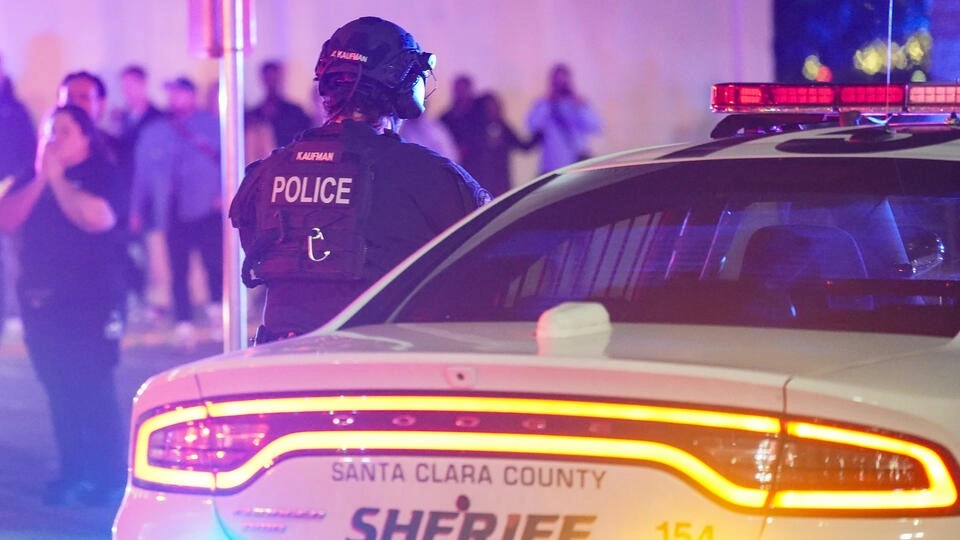 AQSh-ta Aq úı mańynda atys boldy