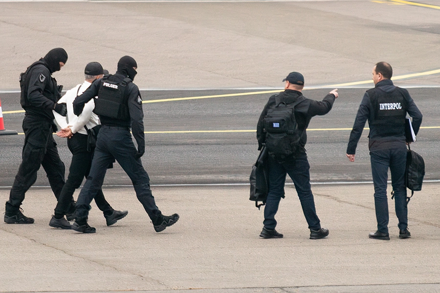 Zańsyz kásipkerlik: Transulttyq qylmystyq top múshesi Reseıden ekstradısııalandy