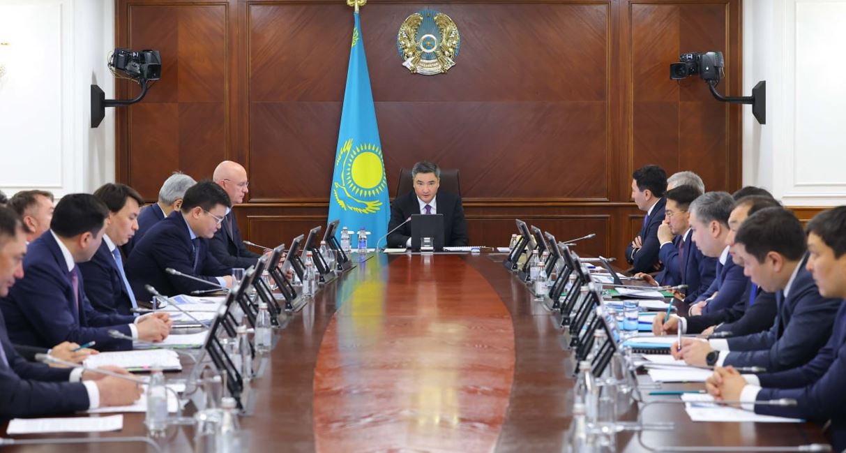 Oljas Bektenov dárilerdi tirkeýdi jedeldetý jáne tarıfterdi jeńildetý boıynsha birqatar tapsyrma berdi