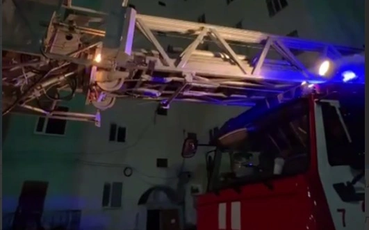 Sátbaevta kópqabatty úıden órt shyqty: 4 bala qutqaryldy