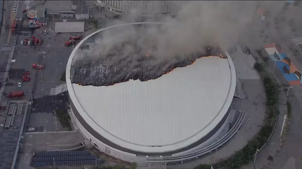 Brazılııada álem chempıonaty kezinde stadıon órtendi: Sportshylar aman ba?