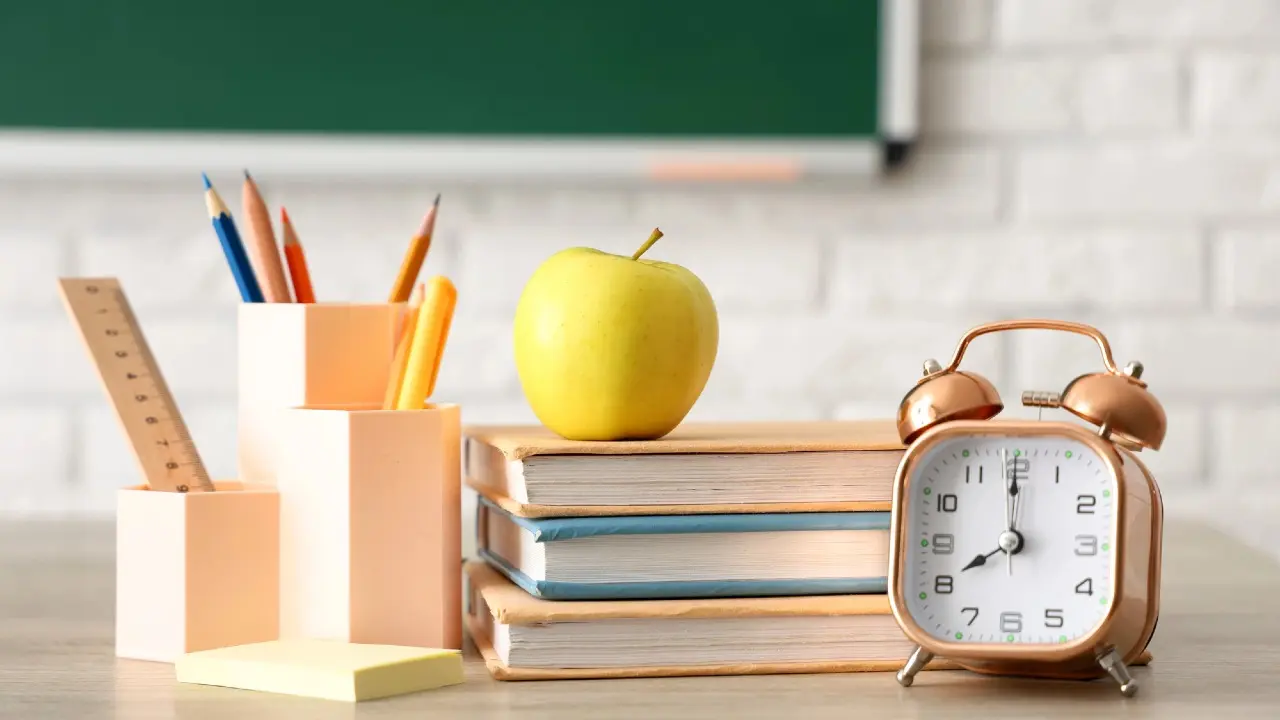 Bilim salasyndaǵy ózgeris: Muǵalimder úshin avtorlyq baǵdarlama jazý talaby joıylady