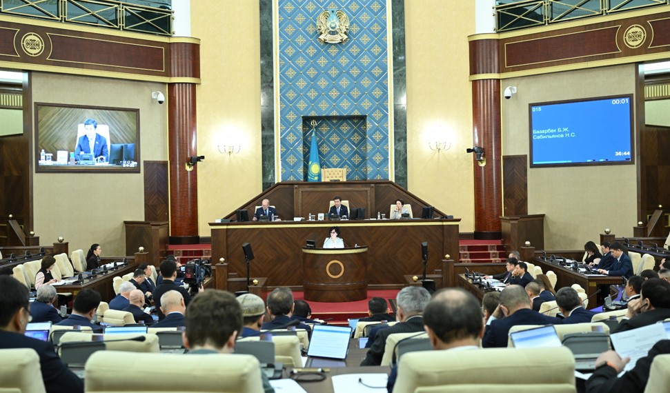 Adam qaýipsizdigine qatysty zańdar qaraldy