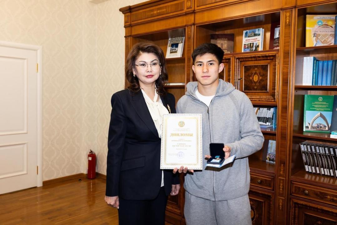 Dastan Sátpaevqa «Daryn» memlekettik jastar syılyǵy tabystaldy