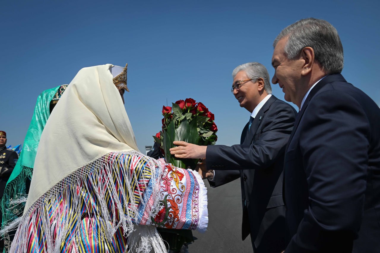 Memleket basshysy Qasym-Jomart Toqaev О́zbekstanǵa jumys saparymen bardy