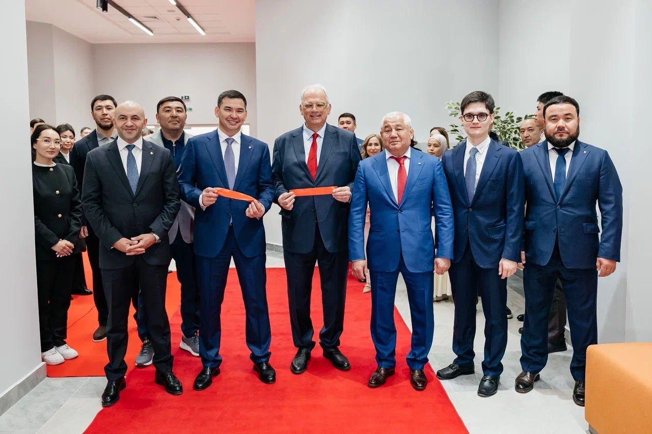 UWW prezıdenti Nenad Lalovıch Qazaqstanǵa keldi