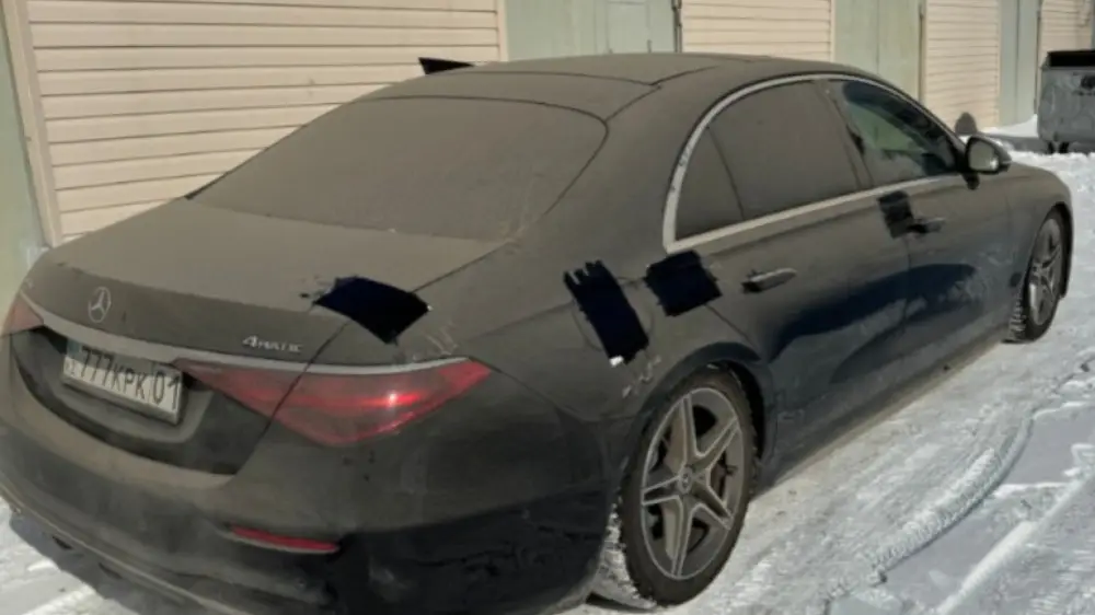 Perızat Qaırattyń Mercedes-Benz kóligi Astana polısııasyna berildi