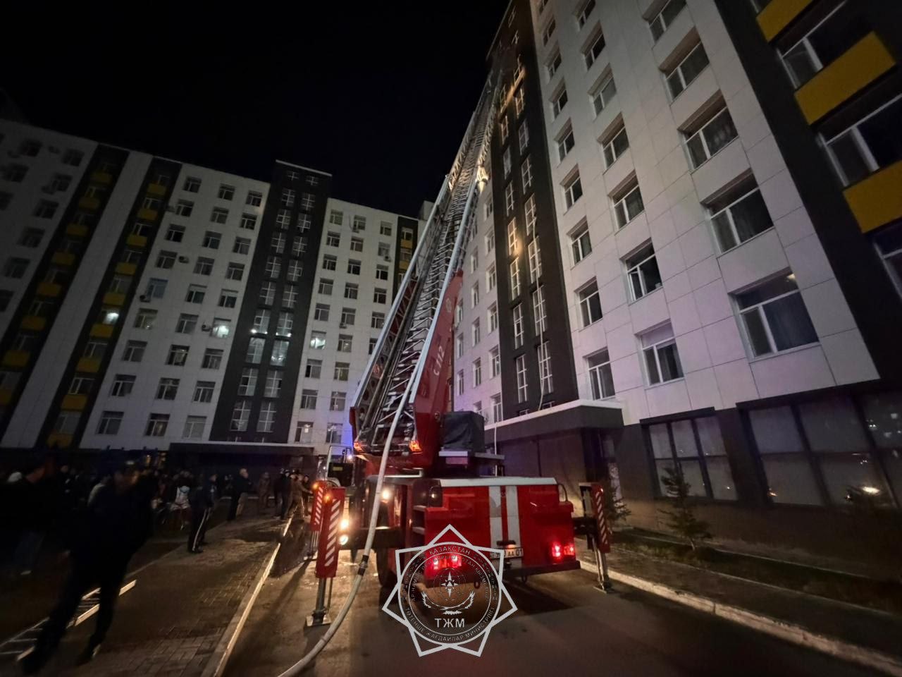 Astanada kópqabatty úıden órt shyqty: Balalar qutqaryldy