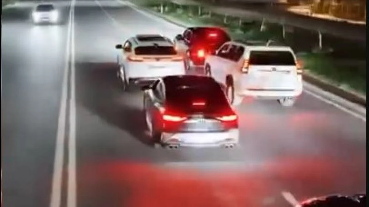 Shymkentte kortej jasaǵan júrgizýshiler jazaǵa tartyldy