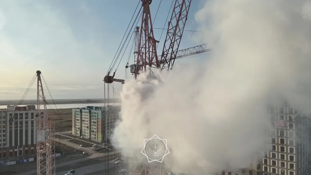 Astanada qurylys kranynyń kabınasy órtendi