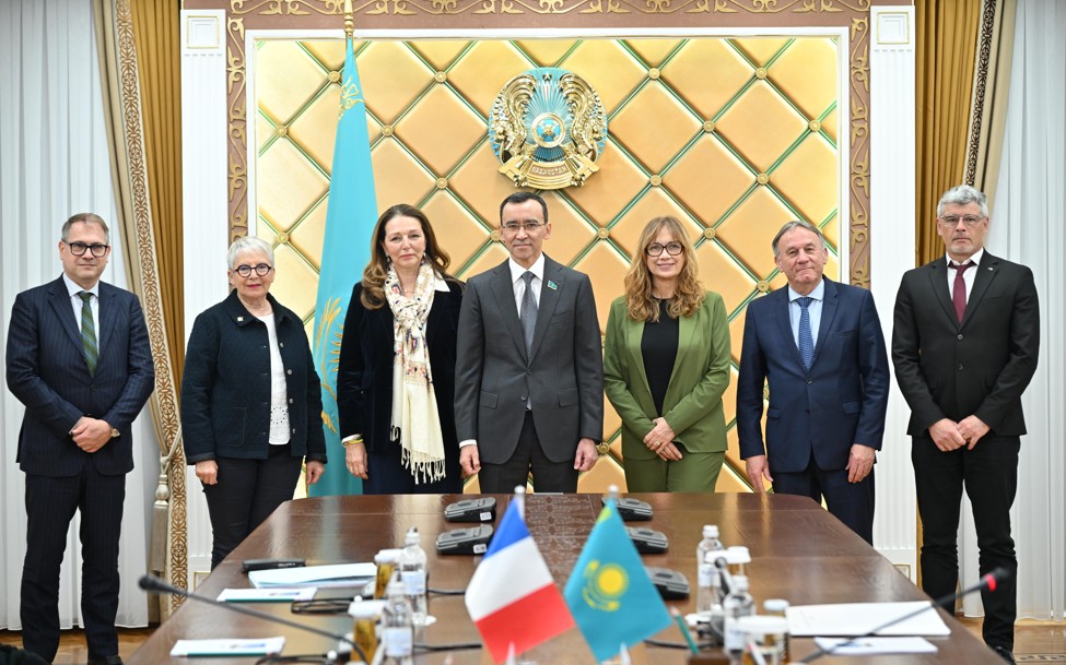 Parlamentaralyq áriptestikti nyǵaıtýǵa múddeli