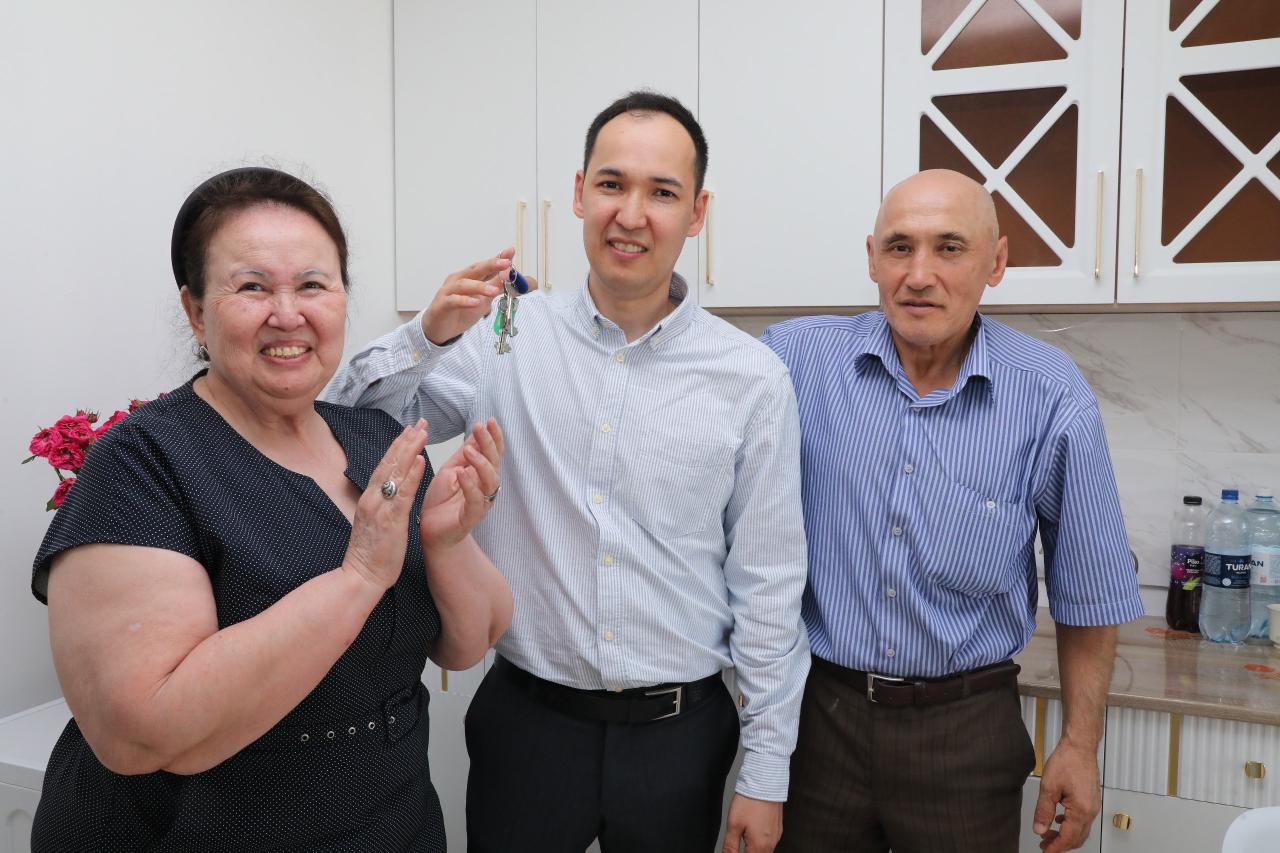 Jas ǵalymdar Prezıdent tabystaǵan páterlerge qonystandy