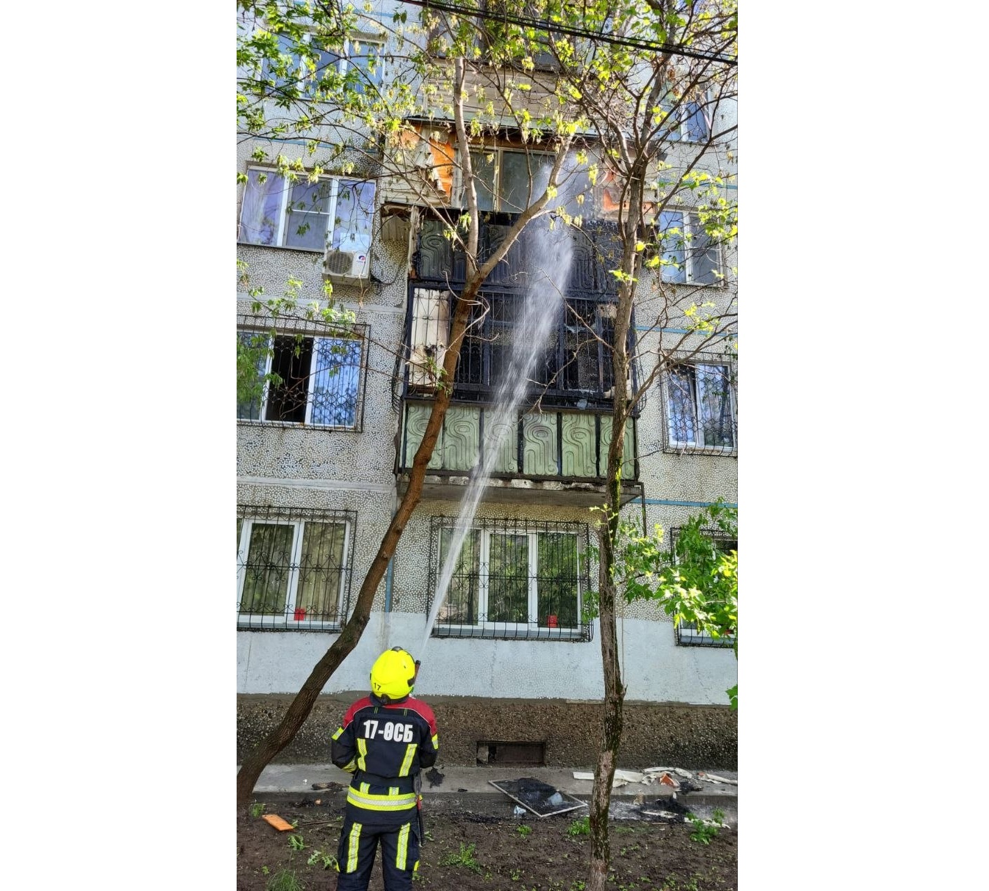 Almatyda turǵyn úı órtinen tórt adam qutqaryldy