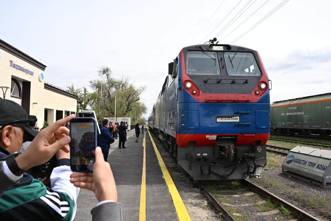 Taldyqorǵannan Astanaǵa poıyz júredi