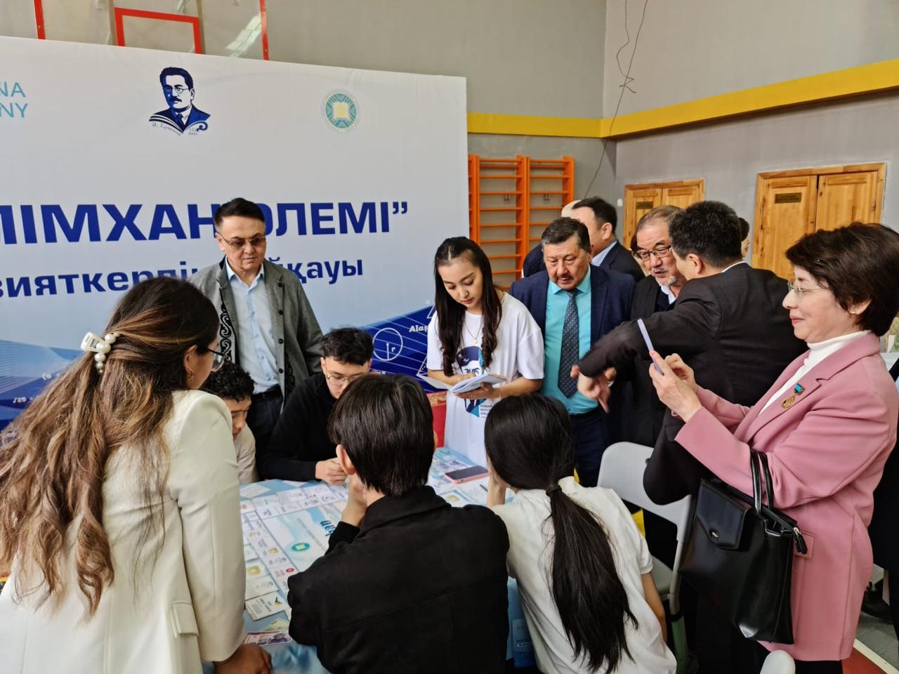 Alash tulǵasyna qurmet