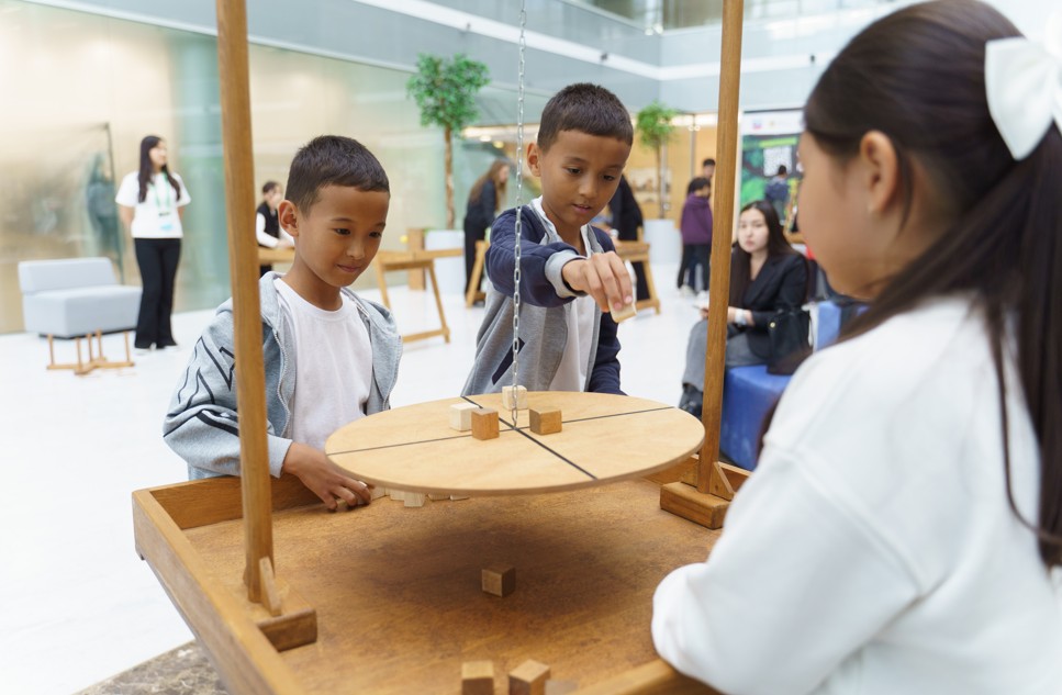 Ǵylym baspaldaǵy oqýshyny jetildiredi