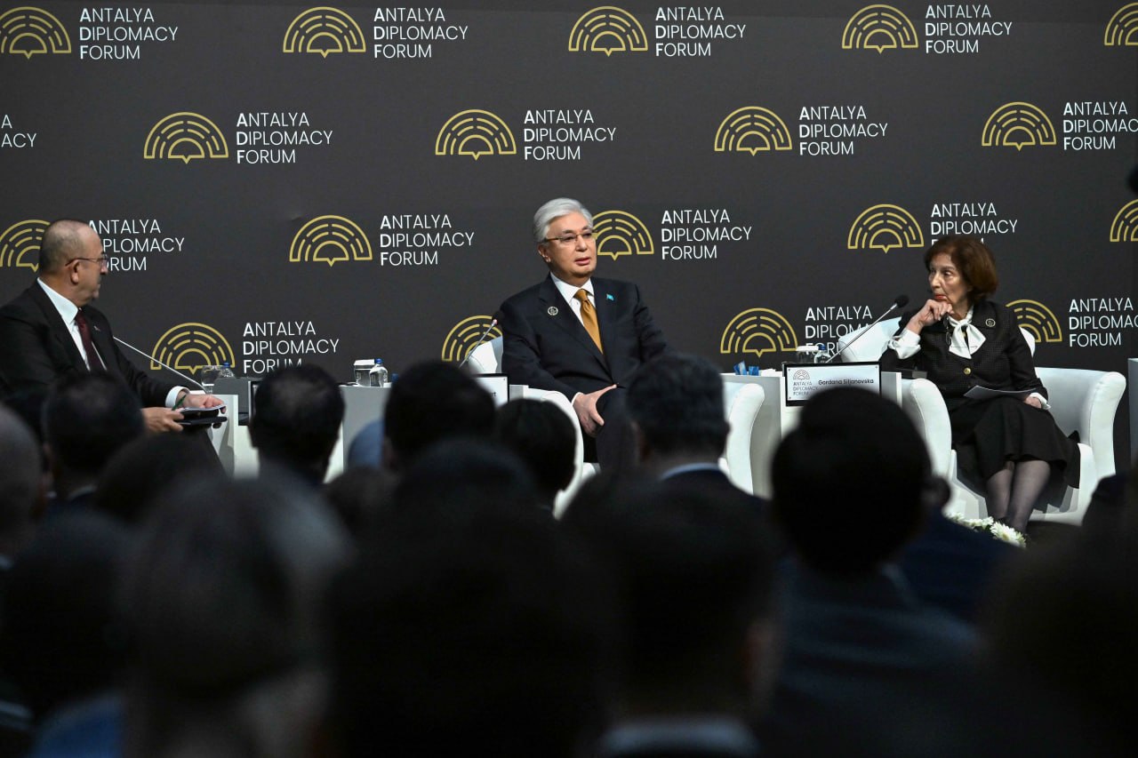 Prezıdent búgingi kóshbasshylardyń boıynan tabylýǵa tıis qasıetterdi atady