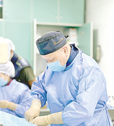 Keıýanaǵa kúrdeli operasııa jasady