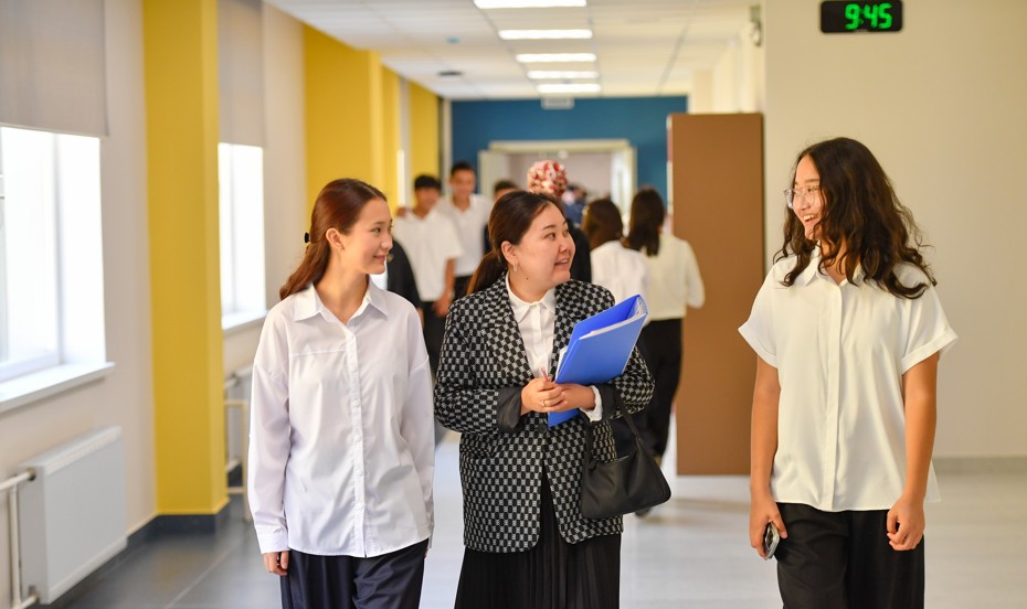 Dırektordy shekti merzimge taǵaıyndaý tıimdi me?