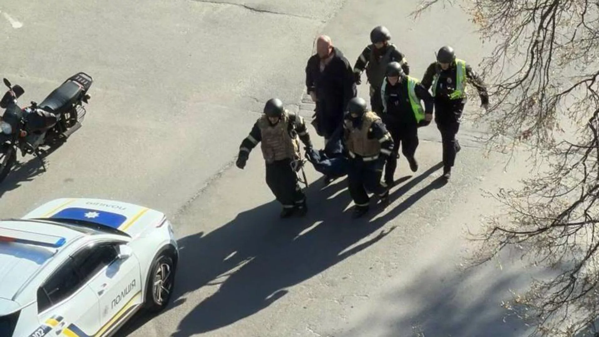 Kıevte belgisiz bireý atys shyǵardy: 6 adam qaza tapty, 14 adam jaraqat aldy