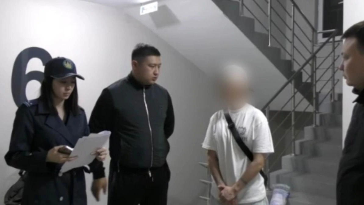 О́skemende esirtki taratýmen aınalysqan 30 jastaǵy er adam ustaldy