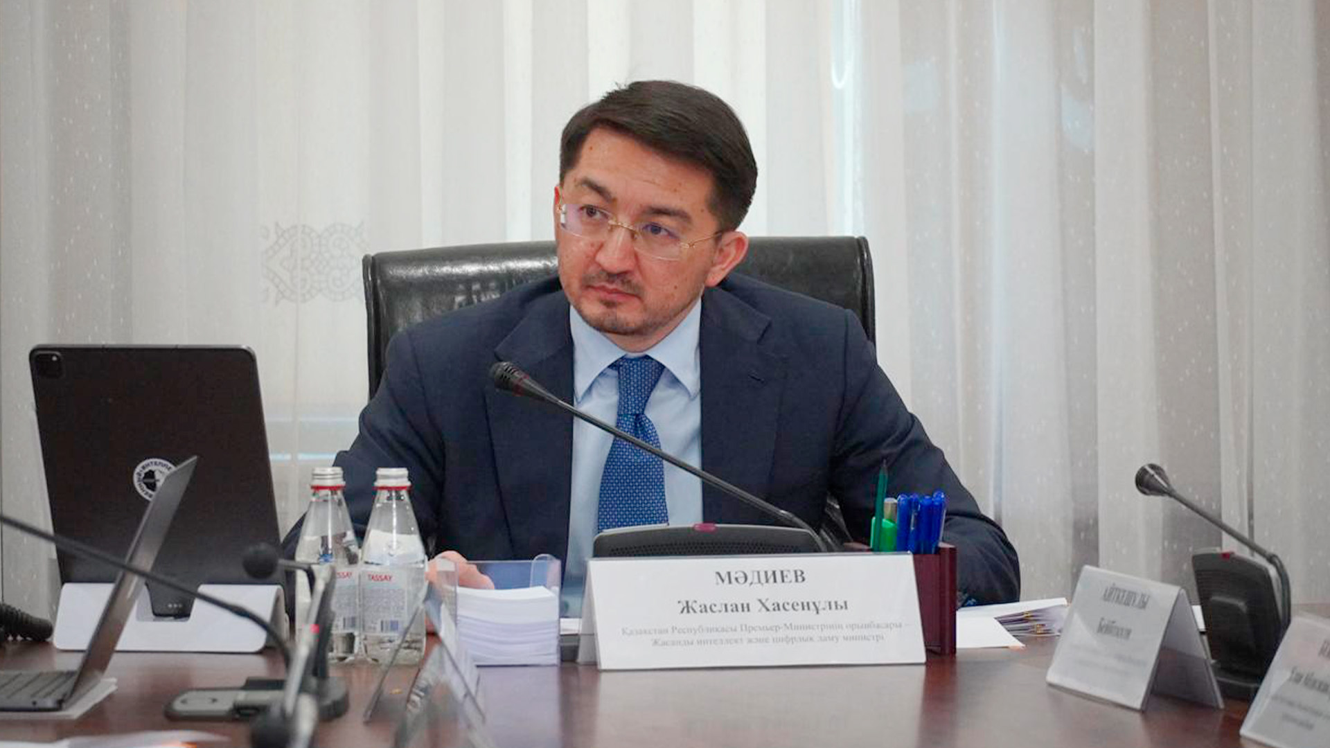 Iri derekter bazasynyń operatorlary úshin bıometrııalyq sáıkestendirý mindetti bolmaq