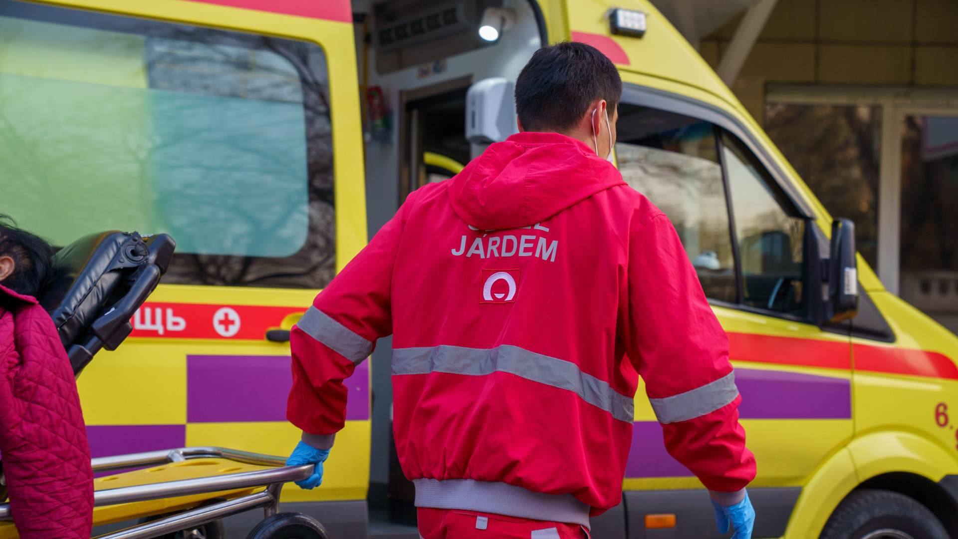 Astanada feldsherge shabýyl jasaǵan er adamǵa úkim shyqty