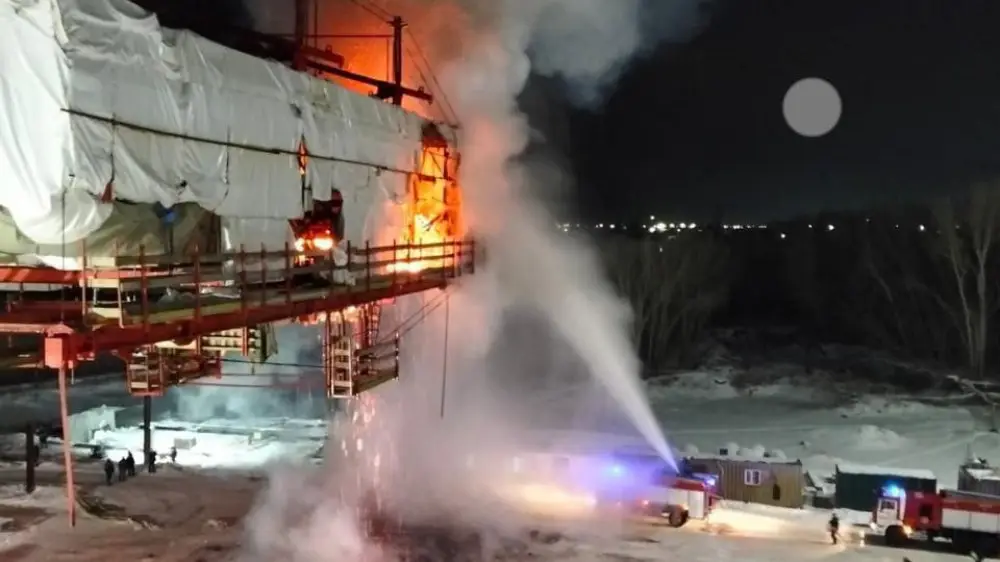 Pavlodarda salynyp jatqan Ertis kópirinde ekinshi ret órt shyqty