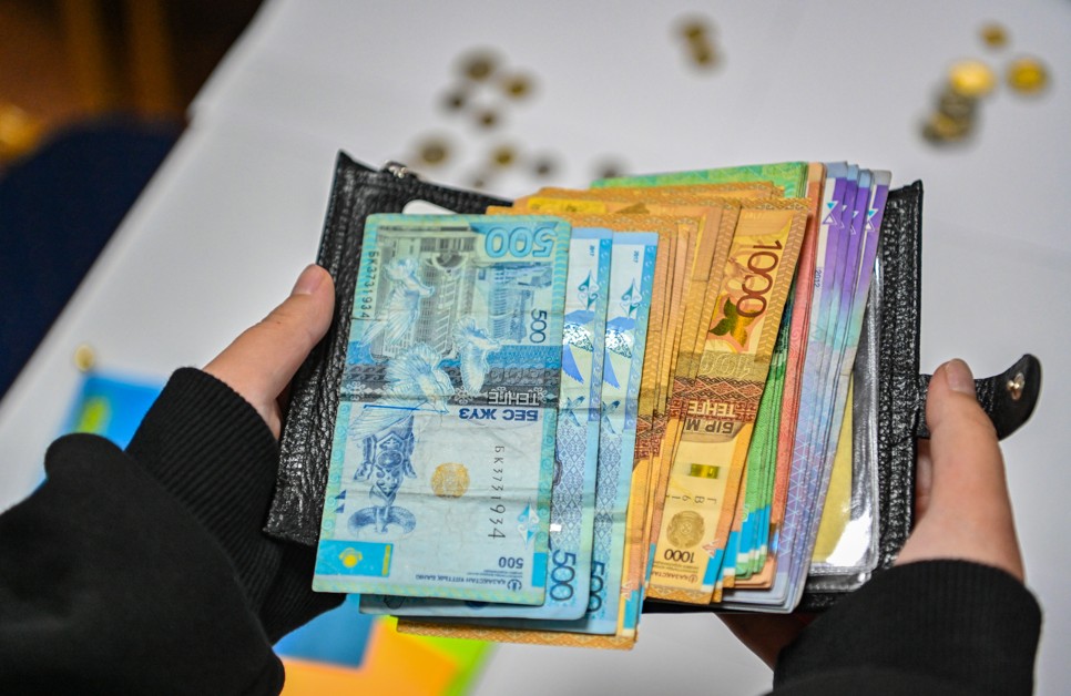 Eń tómengi jalaqy 150 myń teńgege deıin óse me? Mınıstr jaýap berdi