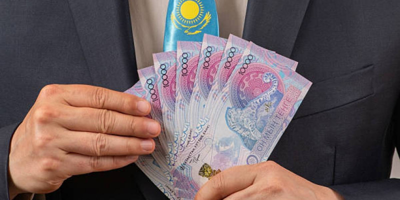 Eńbek mınıstrligi ortasha jalaqyny esepteý erejelerin ózgertýdi usyndy