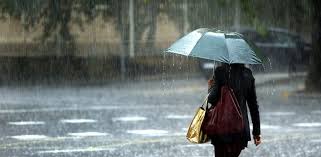 Almatyda jańbyr toqtamaı tur: Kommýnaldyq qyzmet kúsheıtilgen rejımge kóshti