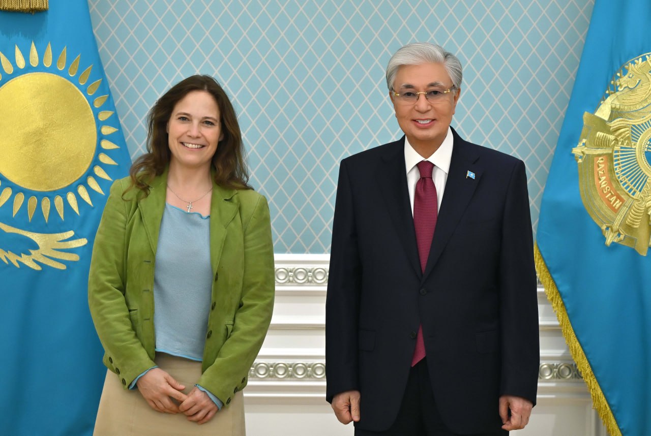 Memleket basshysy Germanııa ekonomıkasy Shyǵys komıtetiniń basqarma tóraǵasyn qabyldady