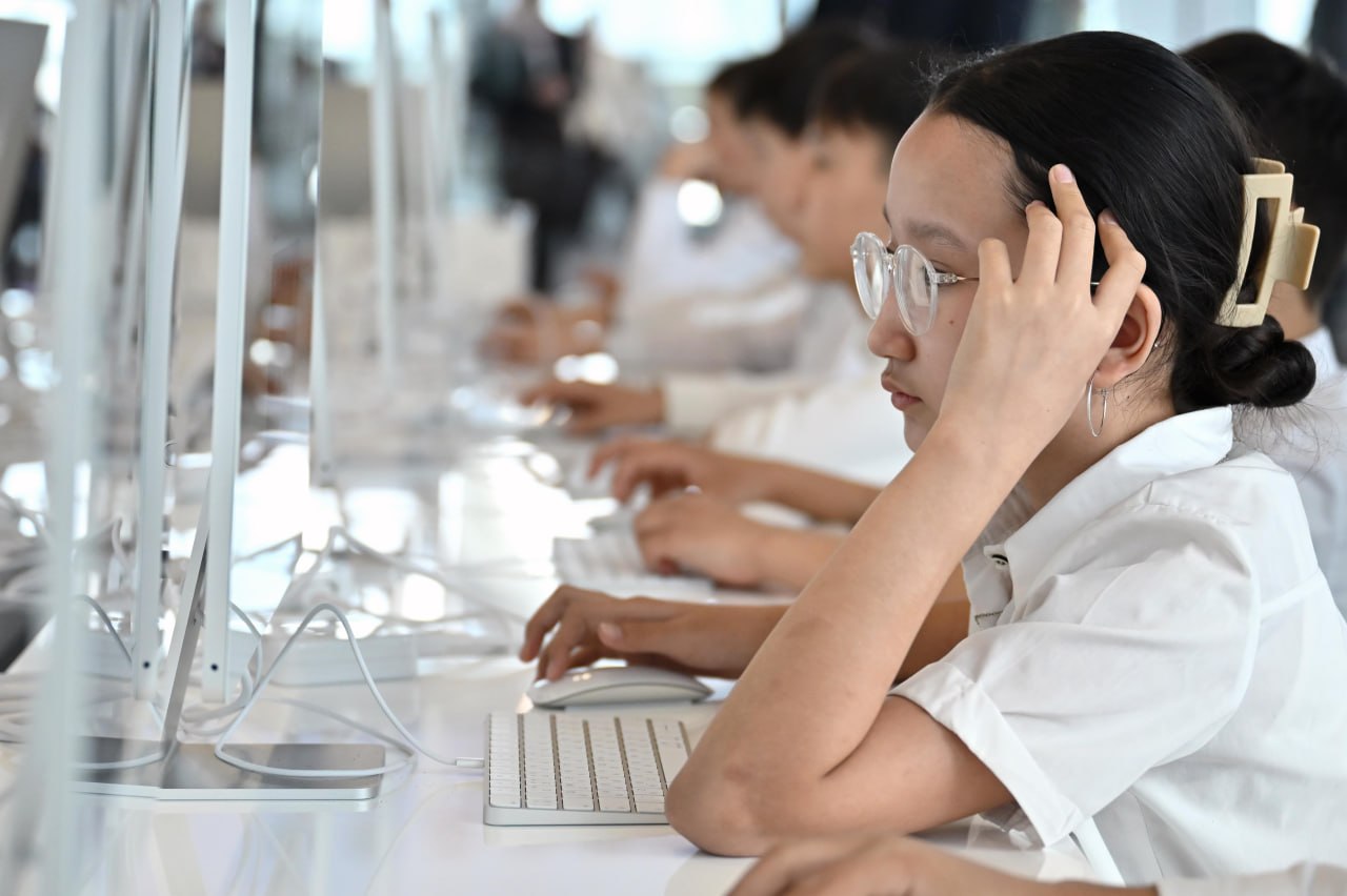 14 óńirde Tomorrow School mektepteriniń jelisi ashyldy