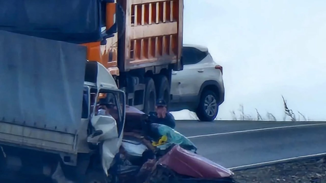 Shyǵys Qazaqstan oblysyndaǵy tasjolda jantúrshigerlik jol apaty boldy: Eki adam qaza tapty