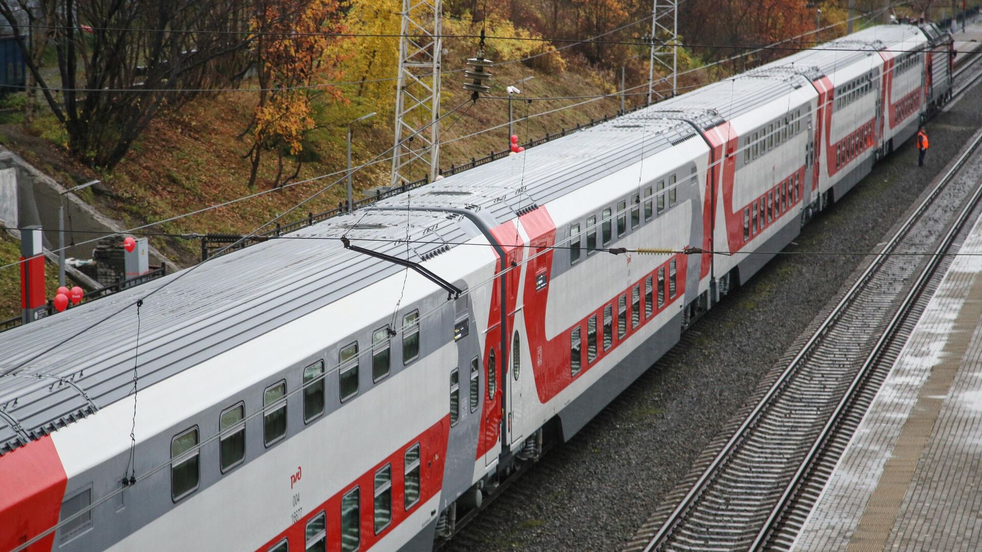 О́zbekstanda eki qabatty poıyzdar qatynaıdy