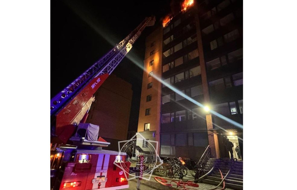 Petropavlda turǵyn úı órtinen 100-den astam adam evakýasııalandy