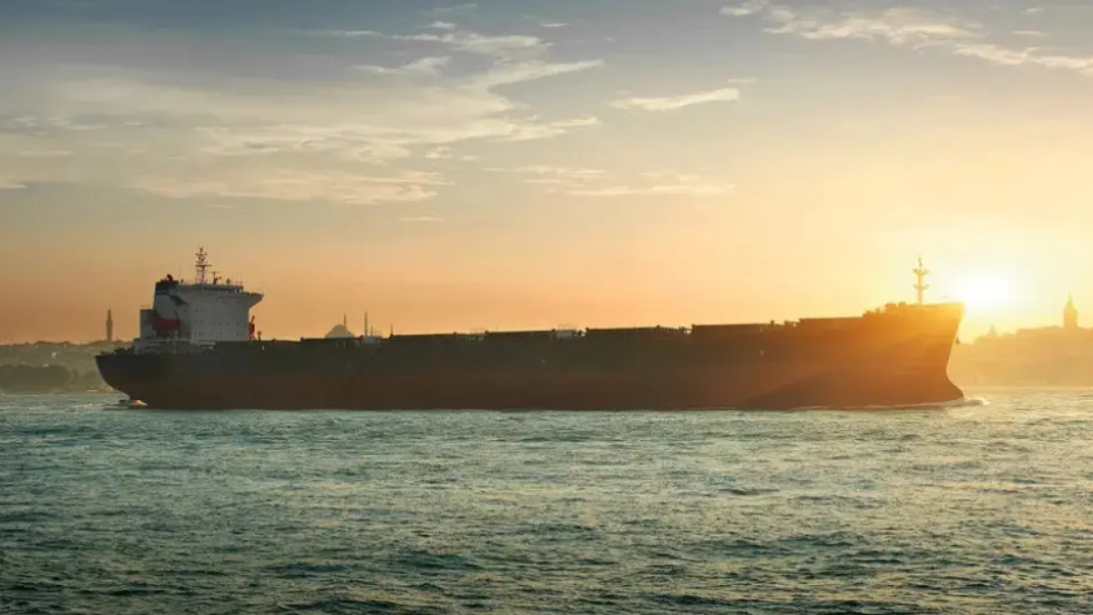 Iran Ormuz buǵazynda eki kemeni tárkiledi