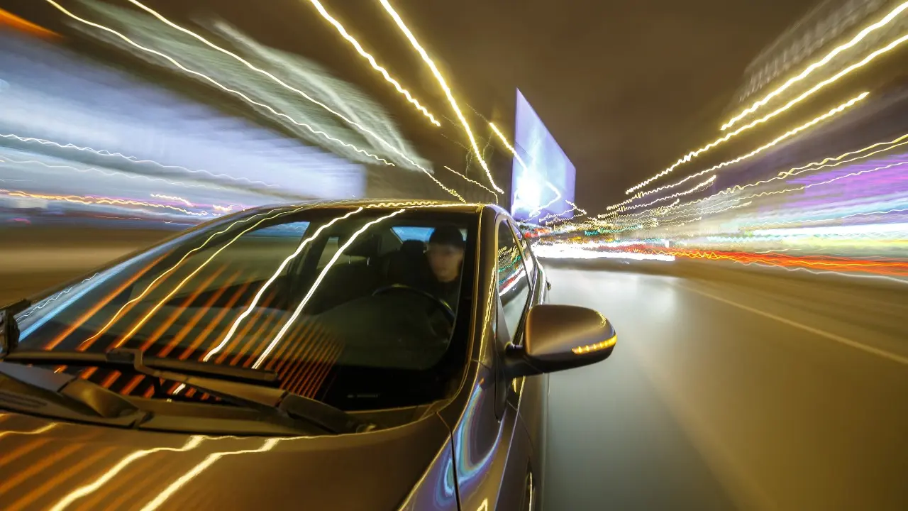 Almatyda qaýipti jarys ótkizgen kólik júrgizýshileri jaýapqa tartyldy