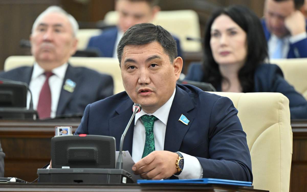 Depýtat Baqytjan Bazarbek Platonus platformasynyń jekeshelenip ketkenin synǵa aldy