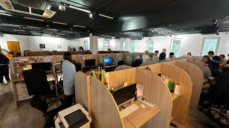 Derbes derekter ınternette satylǵan: Satyp alýshylar arasynda mıkroqarjy uıymdarynyń ókilderi bar