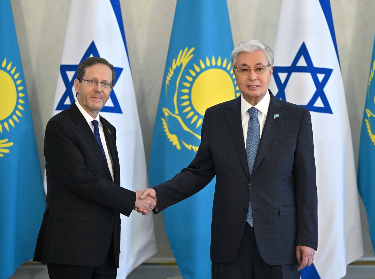 Memleket basshysy men Izraıl Prezıdenti shaǵyn quramda kelissóz júrgizdi