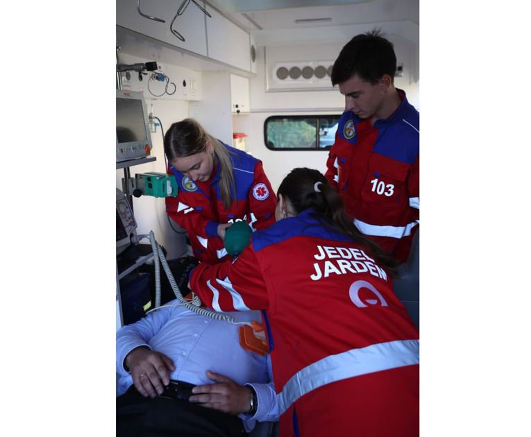 Jedel járdem qyzmetkerleri jylyna 8 mıllıon adamǵa kómek kórsetedi