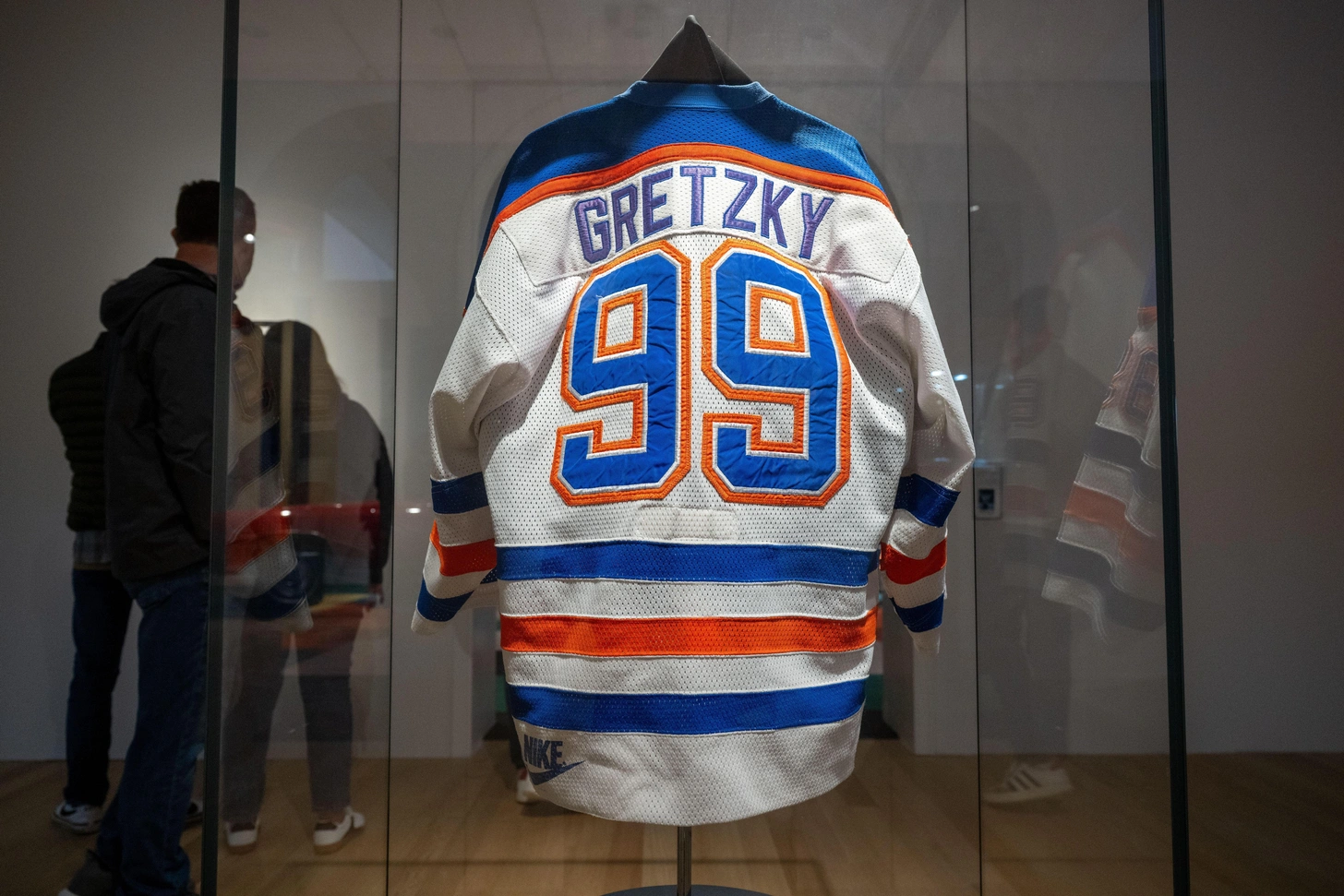 Hokkeıshi  Ýeın Gretskıdiń jeıdesi 1,2 mlrd teńgege satyldy