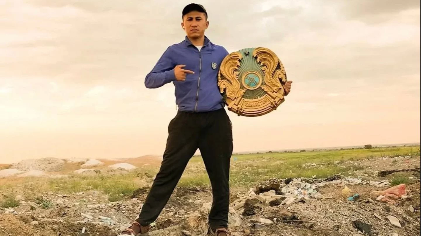 Eltańbany qoqystan alyp shyqqan bloger aıyppul arqalady