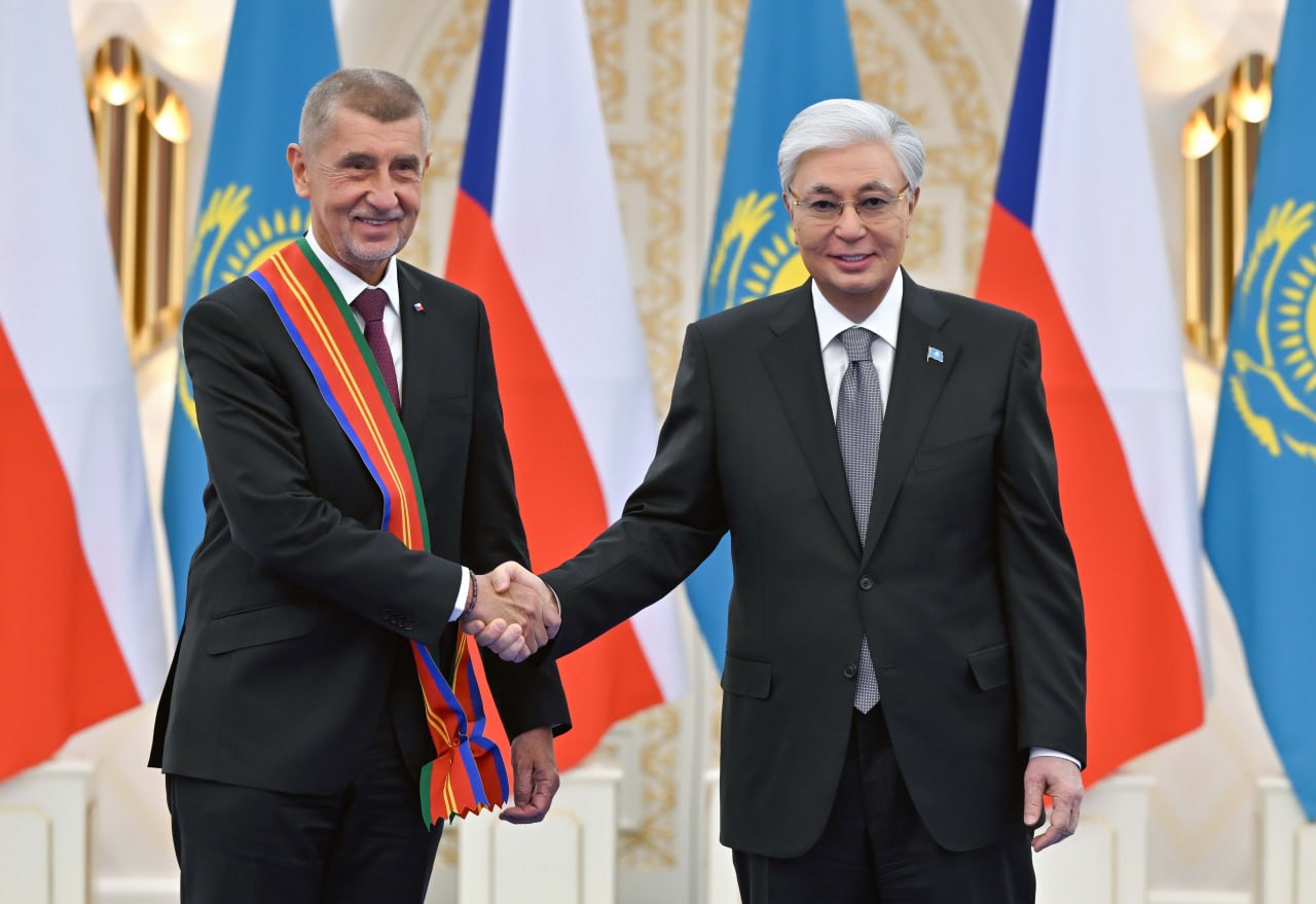 Prezıdent Chehııa Premer-mınıstrin I dárejeli «Dostyq» ordenimen marapattady