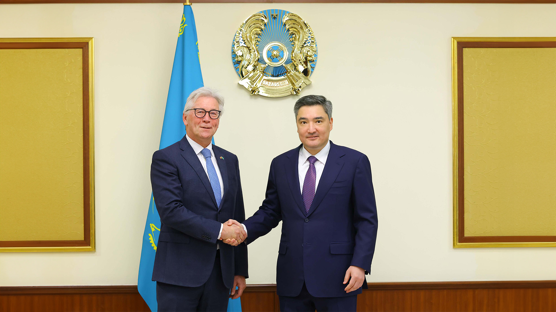 Oljas Bektenov pen Air Products gaz hımııasy salasyndaǵy seriktestikti talqylady