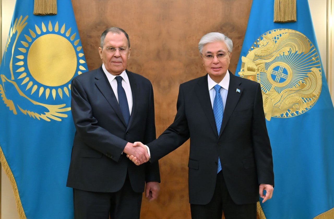 Pýtın Qazaqstanǵa keledi: Toqaev Reseıdiń Syrtqy ister mınıstrimen kezdesý ótkizdi