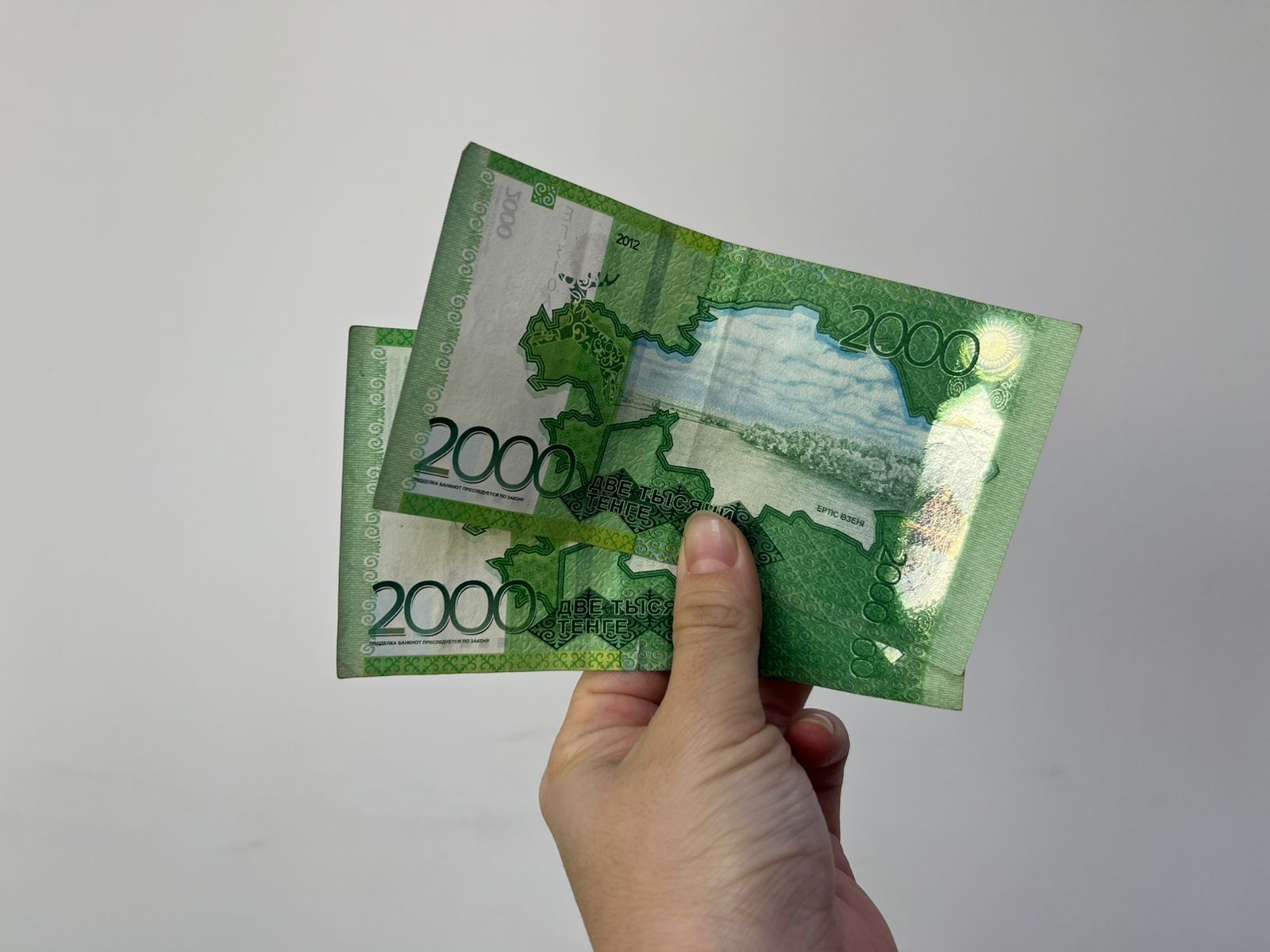 Eski 2000 teńgelik banknottar qashanǵa deıin jaramdy?