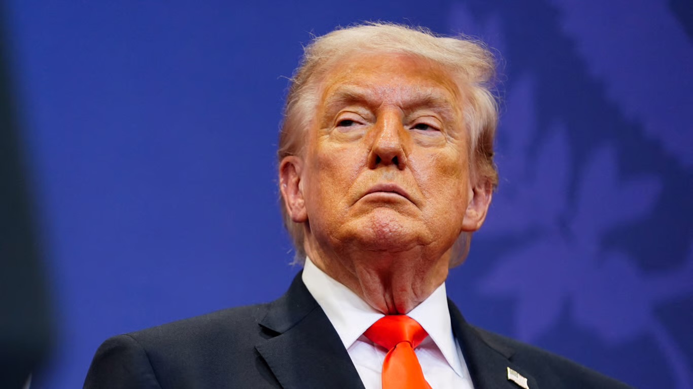 Donald Tramp Iran usynǵan 14 sharttan turatyn josparǵa kúmán keltirdi