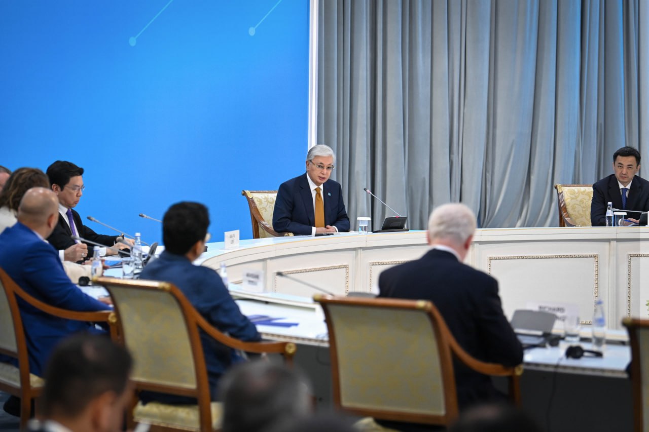Memleket basshysy «Altyn vıza» ıegerlerine beriletin jańa jeńildikter týraly aıtty